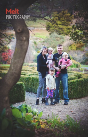 Family photo shoot fun in The Botanicla Gardens, Dunedin