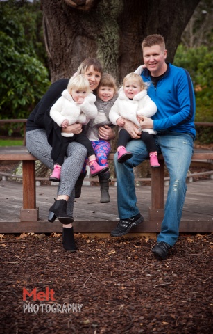 Family photo shoot fun in The Botanicla Gardens, Dunedin