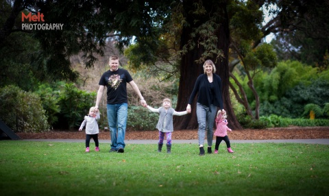 Family photo shoot fun in The Botanicla Gardens, Dunedin