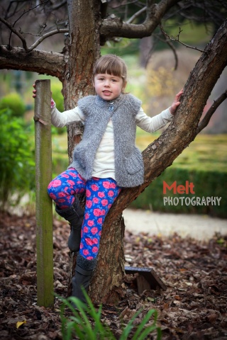 Family photo shoot fun in The Botanicla Gardens, Dunedin